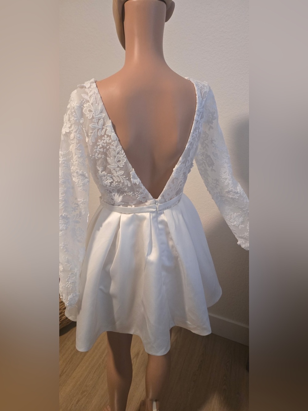 Elegant White Lace & Satin Dress - Picture 3 of 3